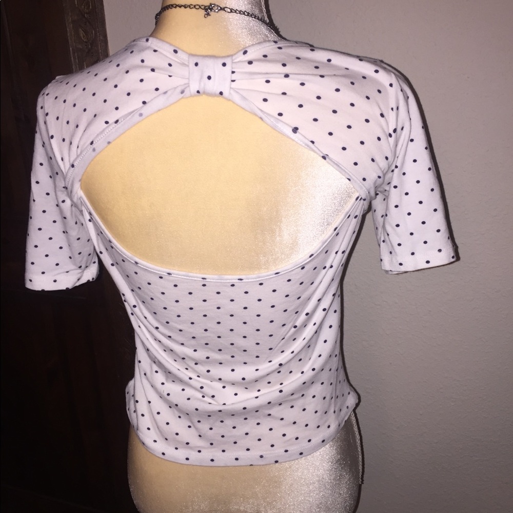 About a girl crop top !